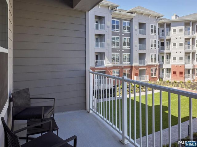 100 Eisenhower Parkway C1, Livingston, NJ 07039