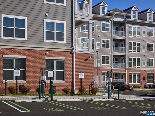 100 Eisenhower Parkway C1, Livingston, NJ 07039
