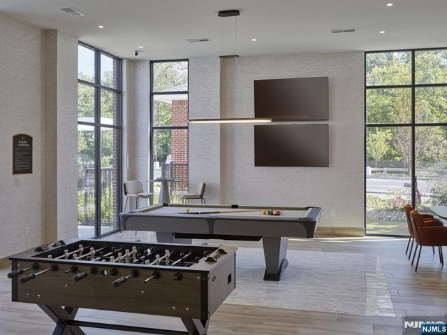 100 Eisenhower Parkway C1, Livingston, NJ 07039