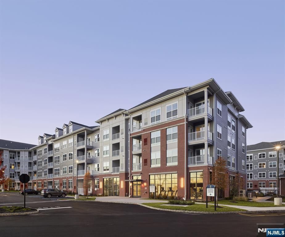 100 Eisenhower Parkway C1, Livingston, NJ 07039