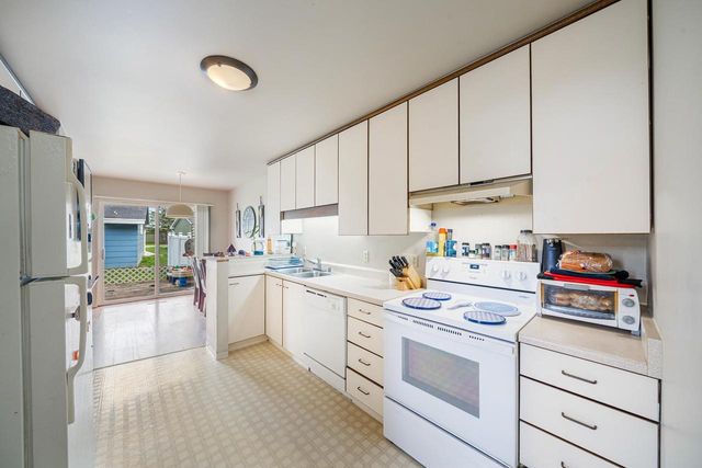 722 N HAWTHORNE DRIVE, Appleton, WI 54915