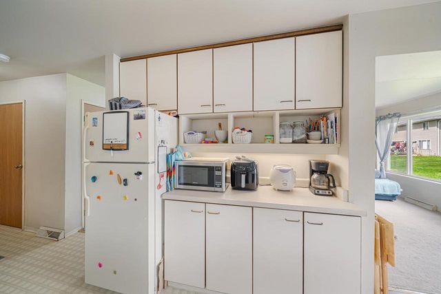 722 N HAWTHORNE DRIVE, Appleton, WI 54915