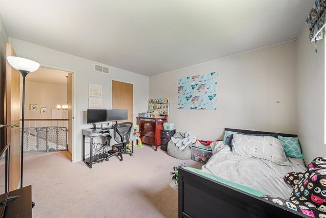 722 N HAWTHORNE DRIVE, Appleton, WI 54915