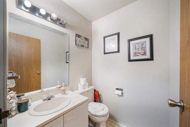 722 N HAWTHORNE DRIVE, Appleton, WI 54915
