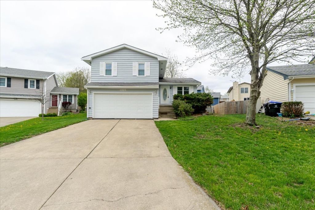 1315 Bancroft Drive, Bloomington, IL 61704