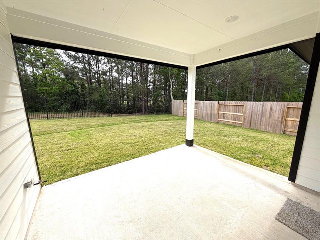 416 Summerset Landing Court, Conroe, TX 77304