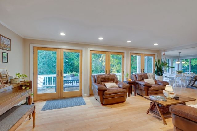30 Surrey Rd, Winchester, MA 01890
