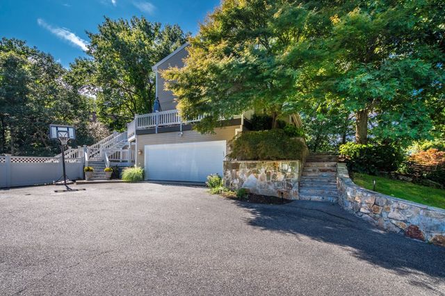 30 Surrey Rd, Winchester, MA 01890