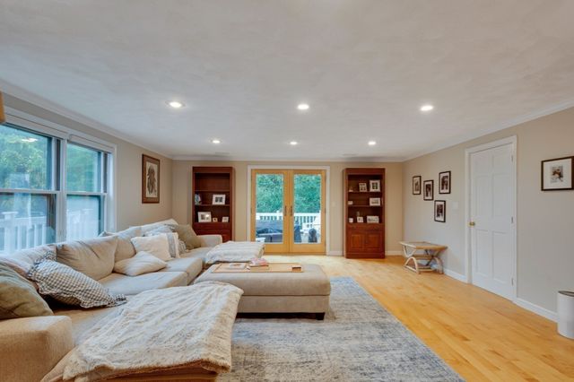 30 Surrey Rd, Winchester, MA 01890