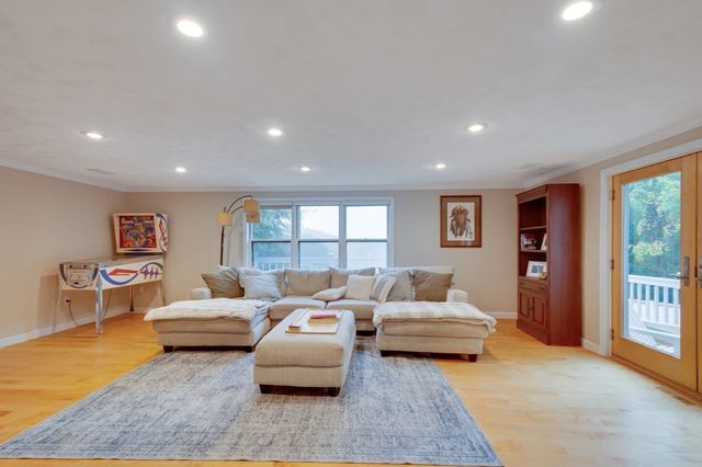 30 Surrey Rd, Winchester, MA 01890