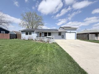 34W836 N James Drive, St. Charles, IL 60174