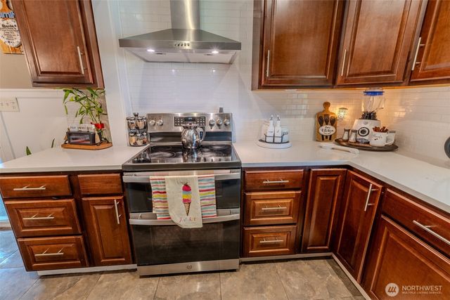 517 E Hazel Avenue, Burlington, WA 98233