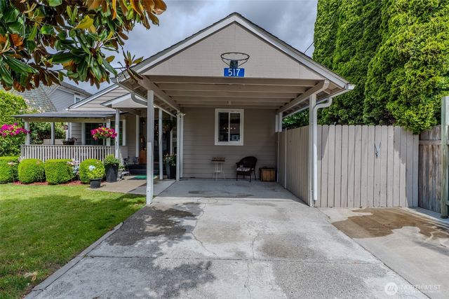 517 E Hazel Avenue, Burlington, WA 98233