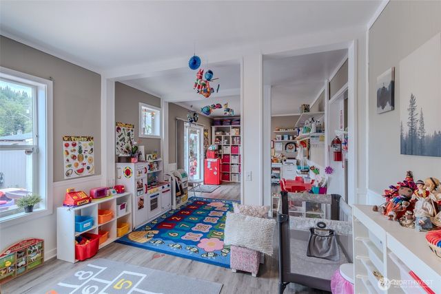 517 E Hazel Avenue, Burlington, WA 98233