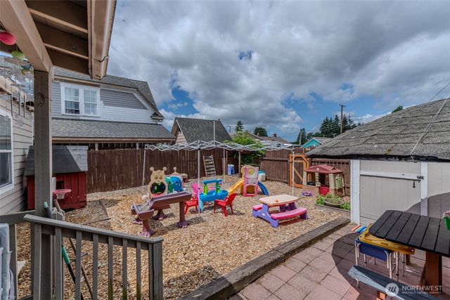 517 E Hazel Avenue, Burlington, WA 98233