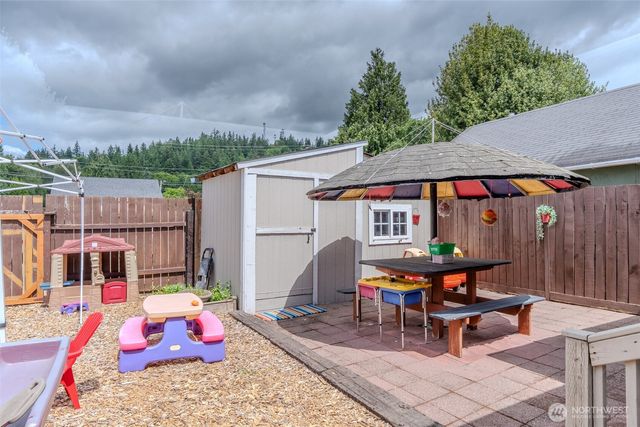 517 E Hazel Avenue, Burlington, WA 98233