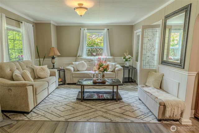 517 E Hazel Avenue, Burlington, WA 98233