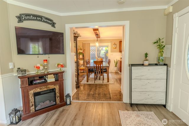 517 E Hazel Avenue, Burlington, WA 98233