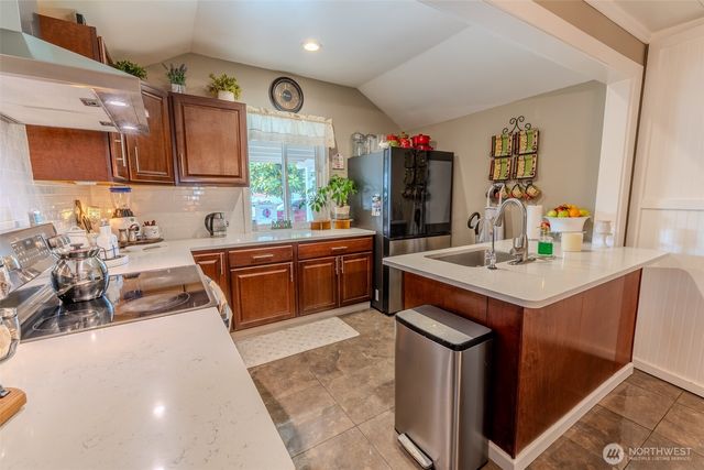 517 E Hazel Avenue, Burlington, WA 98233