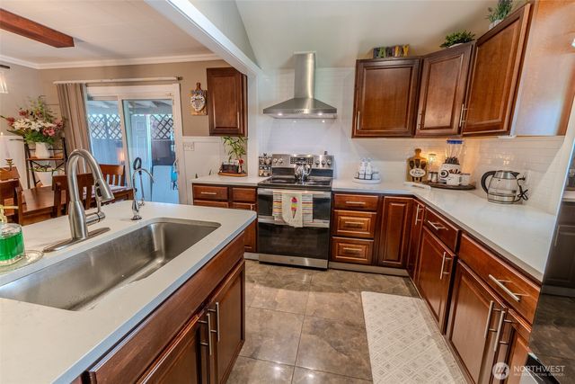 517 E Hazel Avenue, Burlington, WA 98233
