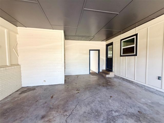 1411 W Shields Drive, Sherman, TX 75092