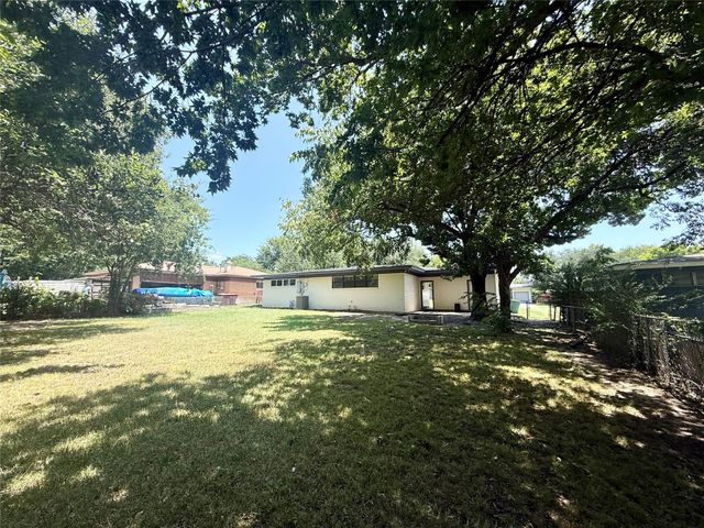 1411 W Shields Drive, Sherman, TX 75092