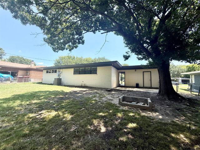 1411 W Shields Drive, Sherman, TX 75092