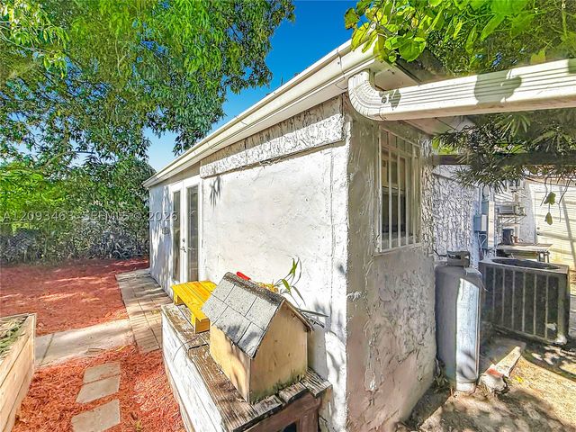 4433 NW 22nd Ct, Miami, FL 33142