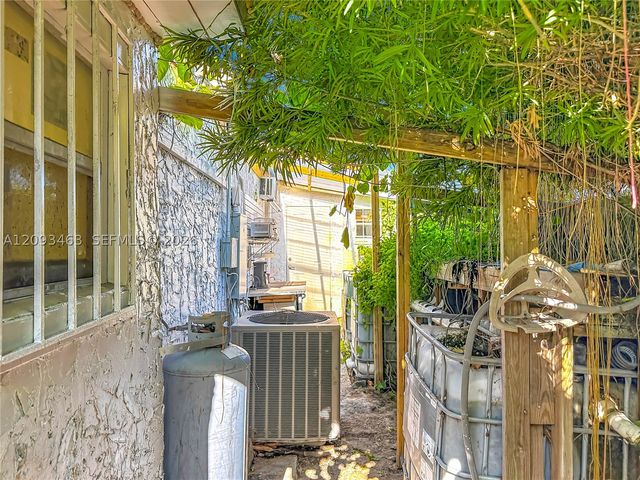 4433 NW 22nd Ct, Miami, FL 33142