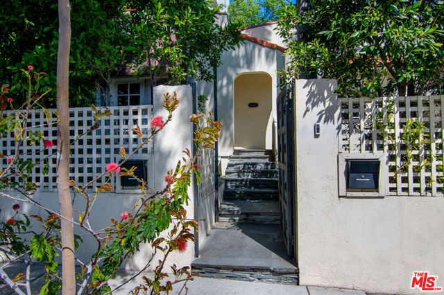 9037 Elevado Street, West Hollywood, CA 90069