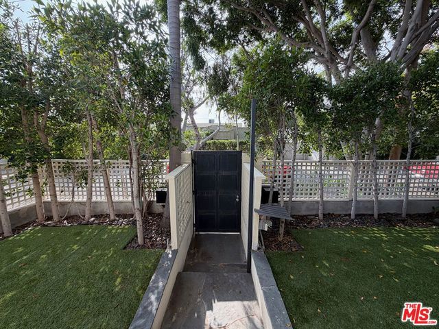 9037 Elevado Street, West Hollywood, CA 90069