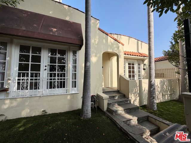 9037 Elevado Street, West Hollywood, CA 90069