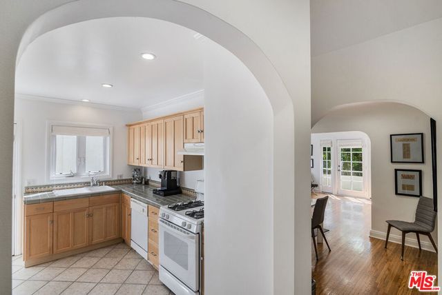 9037 Elevado Street, West Hollywood, CA 90069