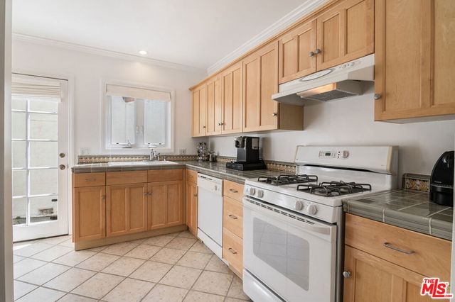 9037 Elevado Street, West Hollywood, CA 90069