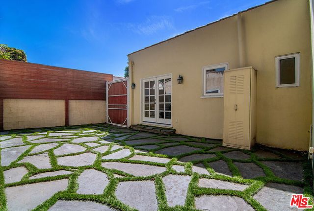 9037 Elevado Street, West Hollywood, CA 90069