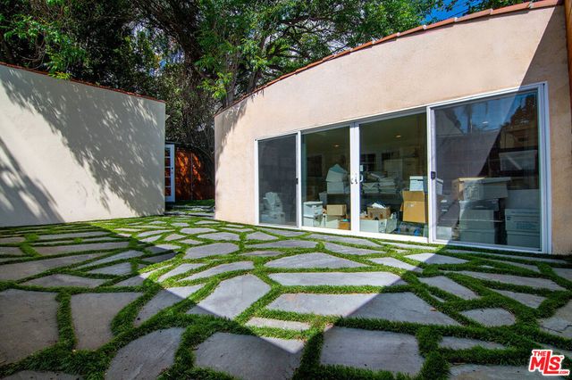 9037 Elevado Street, West Hollywood, CA 90069