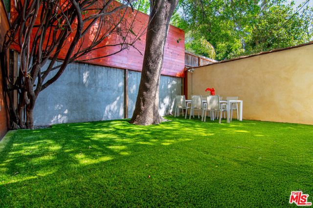 9037 Elevado Street, West Hollywood, CA 90069