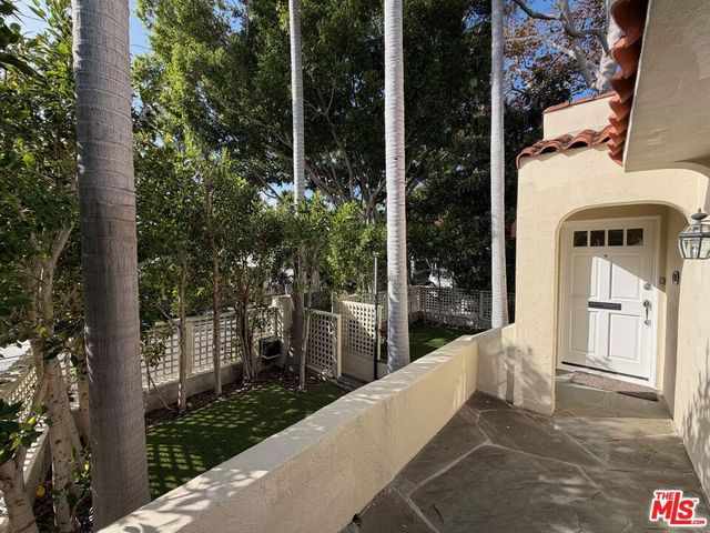 9037 Elevado Street, West Hollywood, CA 90069