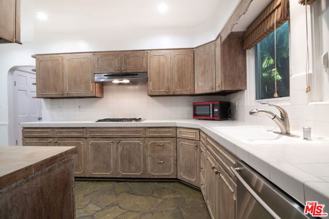 9037 Elevado Street, West Hollywood, CA 90069