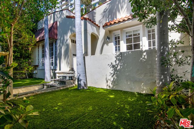 9037 Elevado Street, West Hollywood, CA 90069