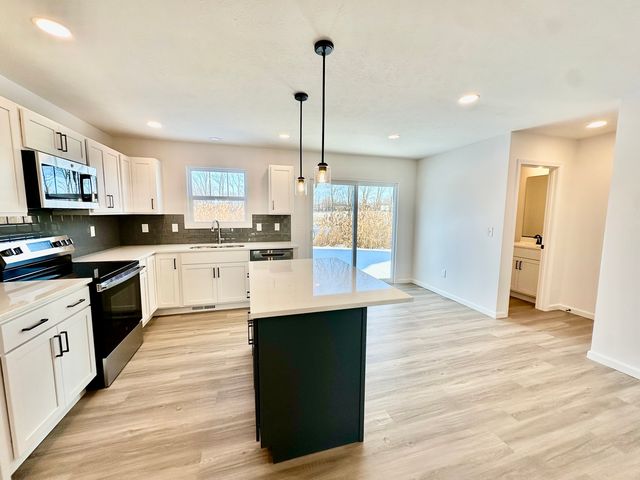 5 Eric Court, Bloomington, IL 61705