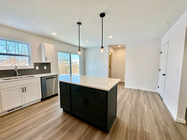 5 Eric Court, Bloomington, IL 61705