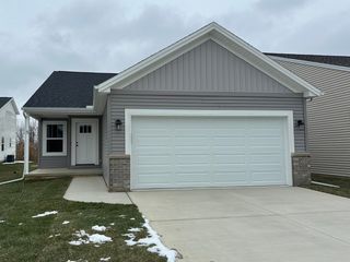 5 Eric Court, Bloomington, IL 61705