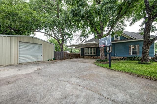 200 S Crane Street, Alvord, TX 76225