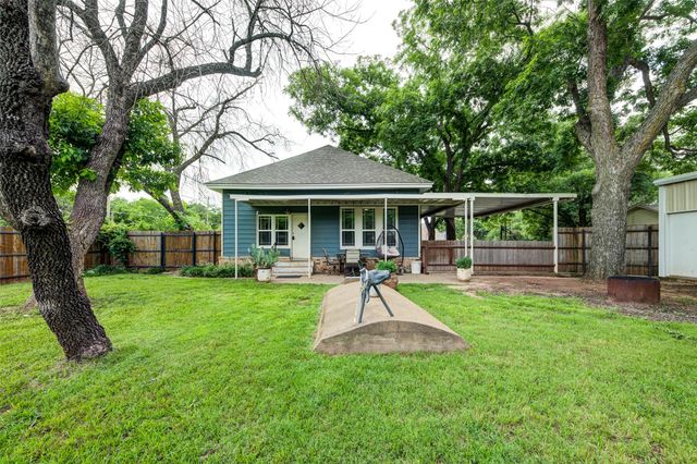 200 S Crane Street, Alvord, TX 76225