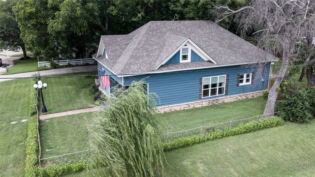 200 S Crane Street, Alvord, TX 76225