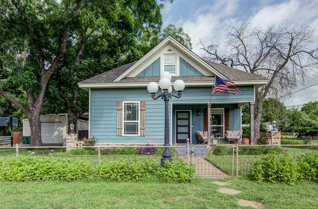 200 S Crane Street, Alvord, TX 76225