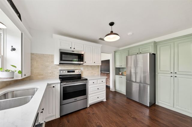 200 S Crane Street, Alvord, TX 76225