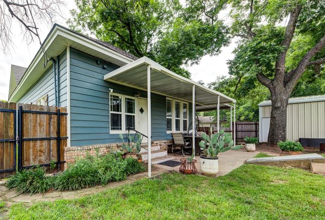 200 S Crane Street, Alvord, TX 76225