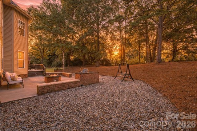 2561 Fallbrook Place NW, Concord, NC 28027